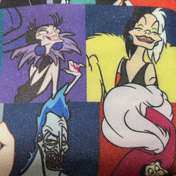 Disney® Villians Colorful Print Cover, Tote Bag. Velcro Closure NWT, uncarried! - Picture 12 of 12